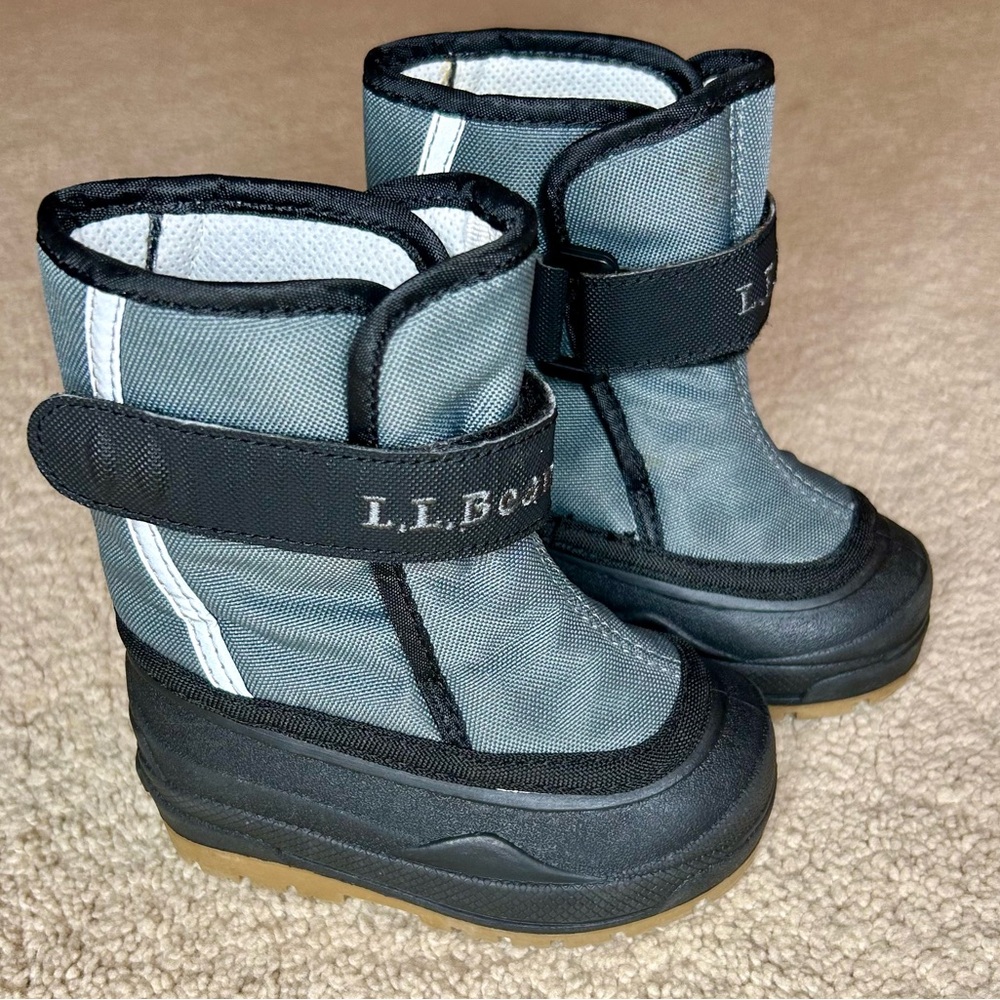LIKE NEW Unisex Toddler Snow Boots